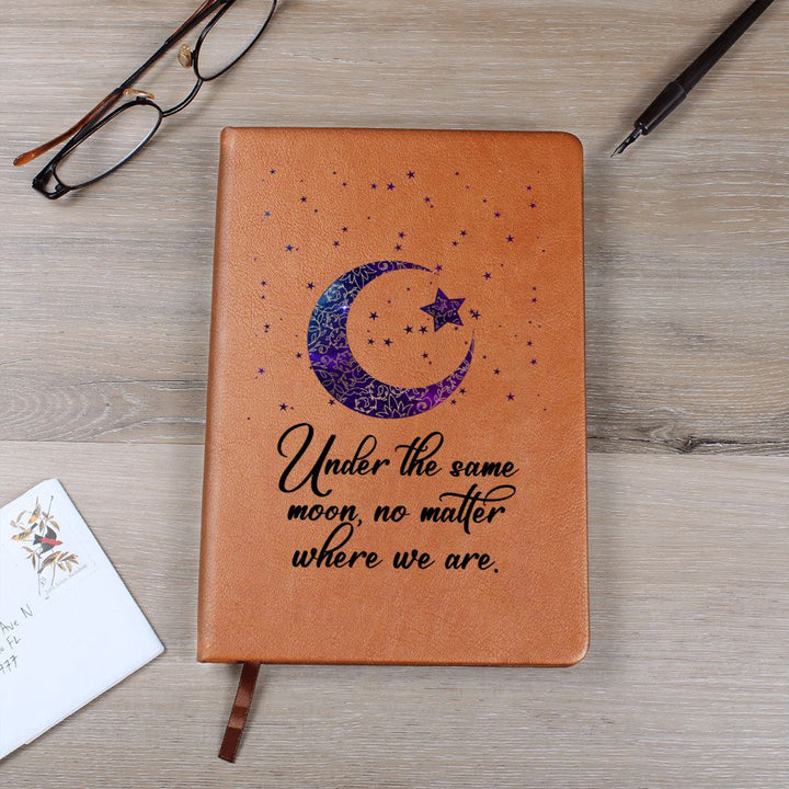 Under the same moon, no matter where we are - Graphic Leather Journal