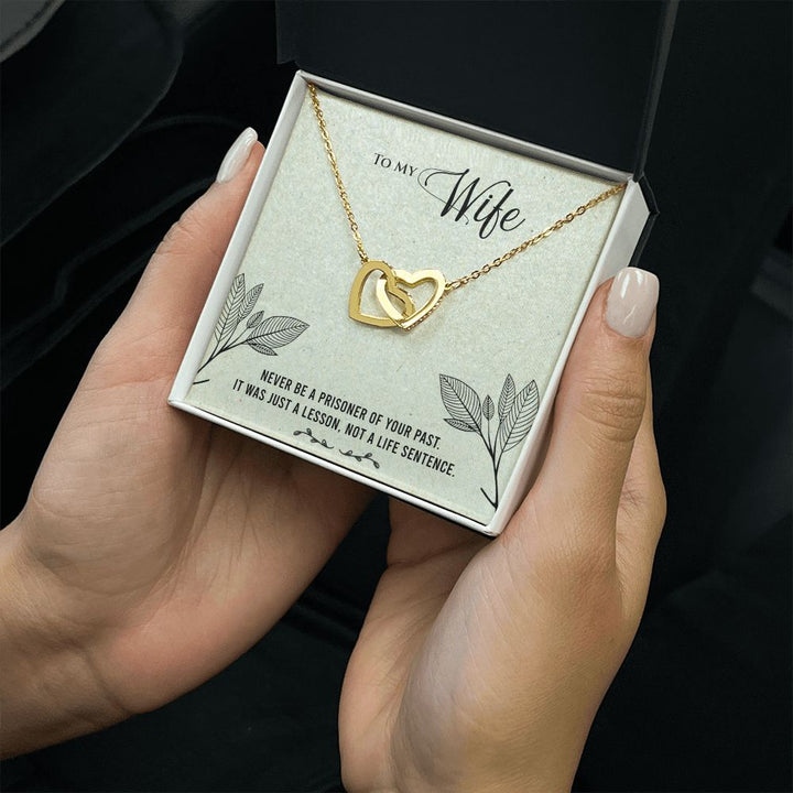 To My Wife | Never be a prisoner of your past - Interlocking Hearts Necklace