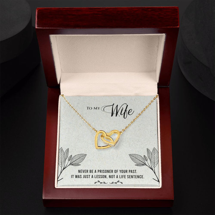 To My Wife | Never be a prisoner of your past - Interlocking Hearts Necklace