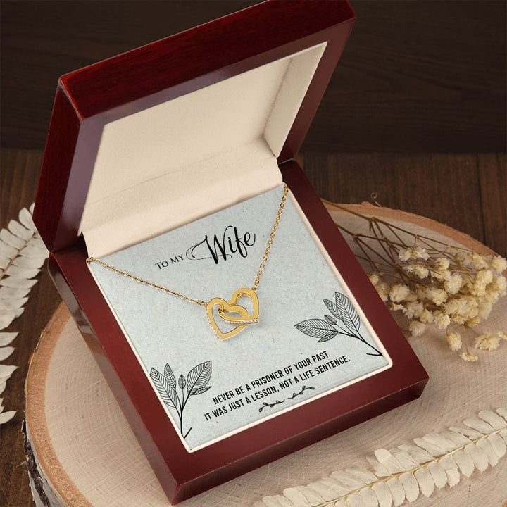 To My Wife | Never be a prisoner of your past - Interlocking Hearts Necklace