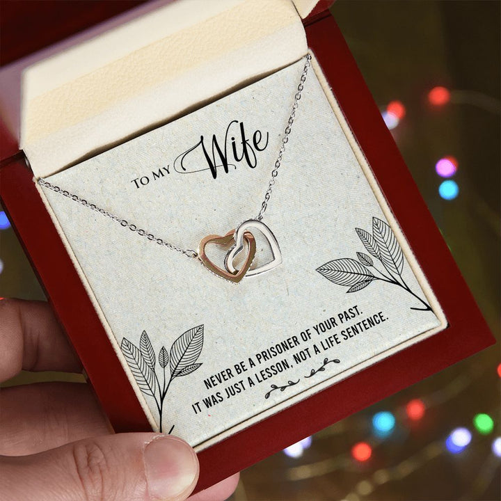 To My Wife | Never be a prisoner of your past - Interlocking Hearts Necklace